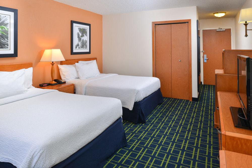 Fairfield And Charleston North/university Area Hotel