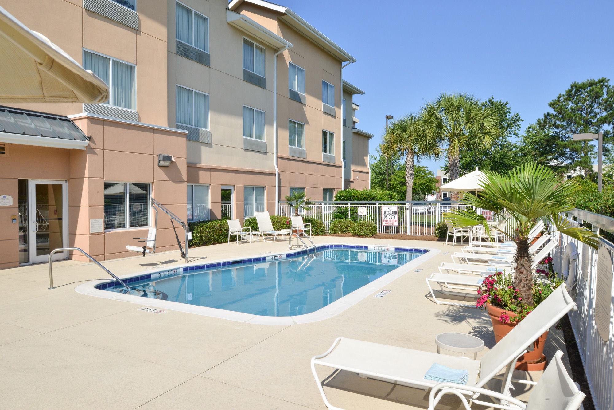 Hotel Fairfield And Charleston North/university Area 3*