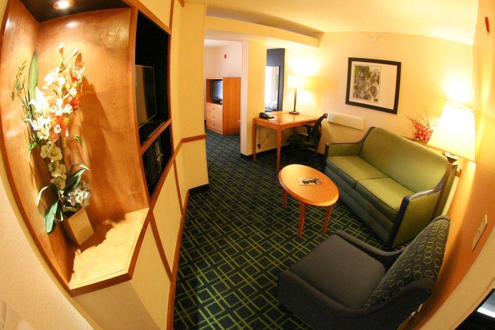 Fairfield And Charleston North/university Area Hotel